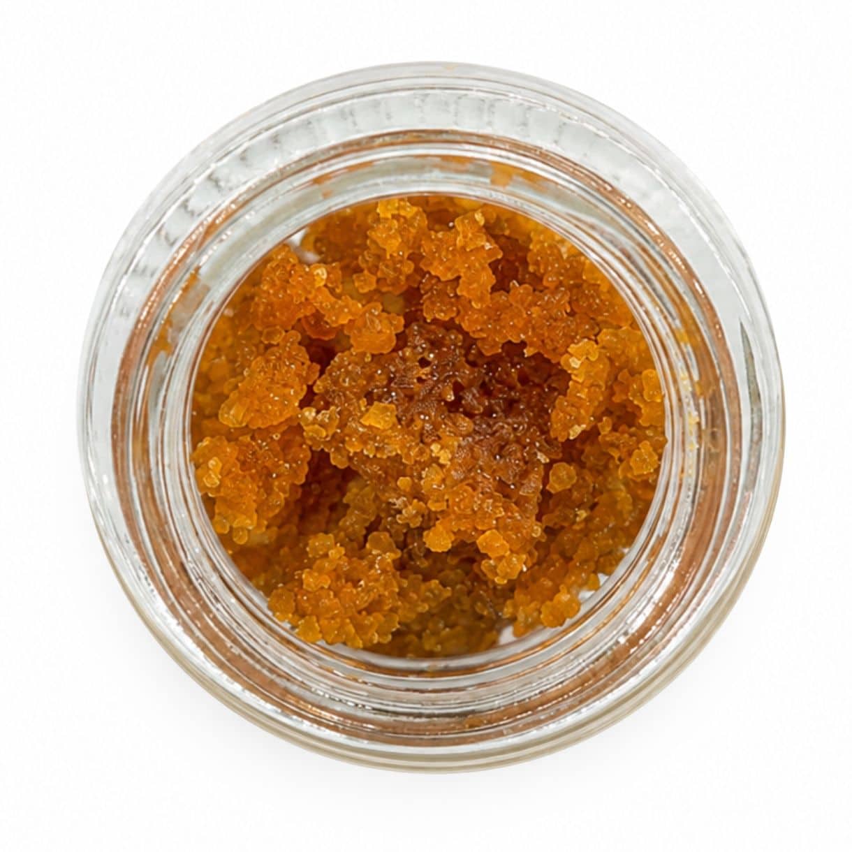 Pot ouvert présentant une texture dorée et friable ainsi qu'une consistance granuleuse (gros plan)